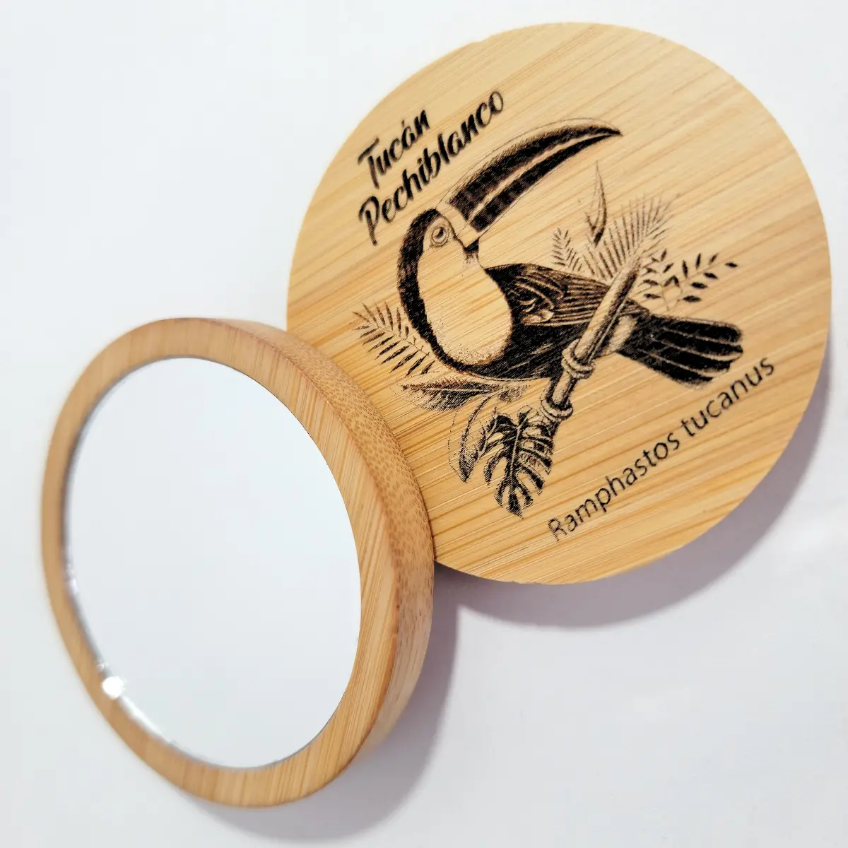 tucan pechiblanco espejo